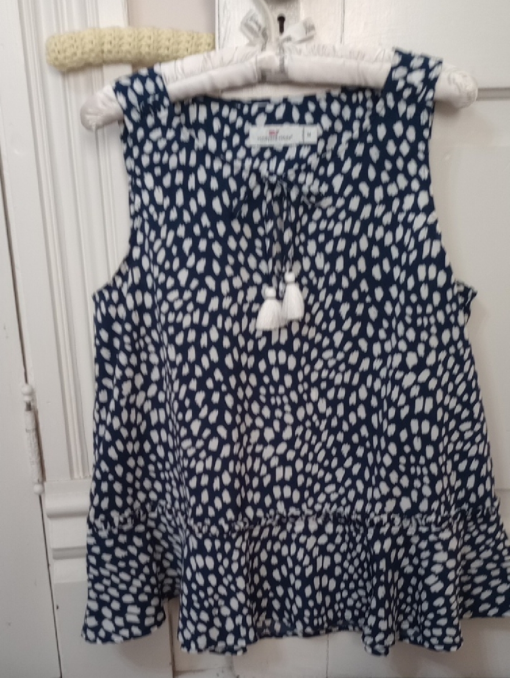 NWOT VINEYARD VINES Navy and White Sleeveless Tassel Peplum Top